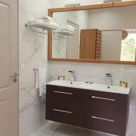 Superbe De Avec Piscine Chauffee Et Jacuzzi Proche Des Plages Villa *
