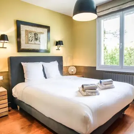 Superbe De Avec Piscine Chauffee Et Jacuzzi Proche Des Plages