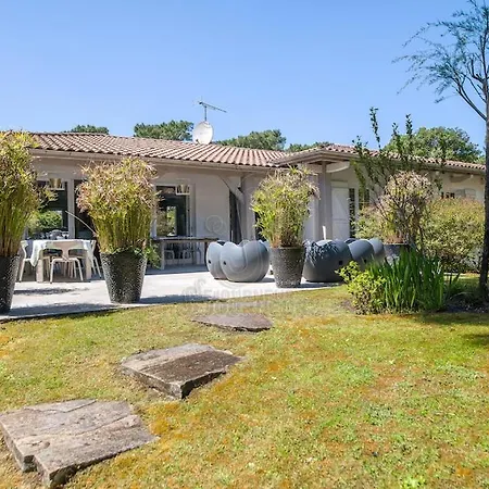 Superbe De Avec Piscine Chauffee Et Jacuzzi Proche Des Plages Villa *