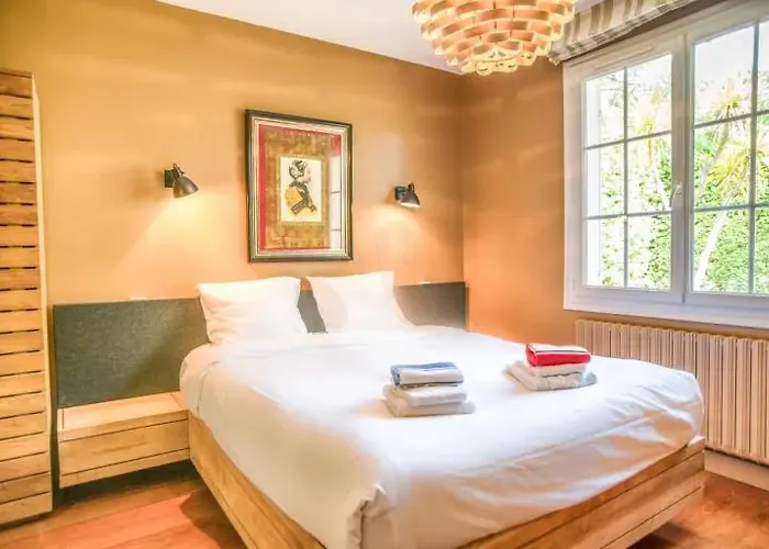 Villa Superbe De Avec Piscine Chauffee Et Jacuzzi Proche Des Plages