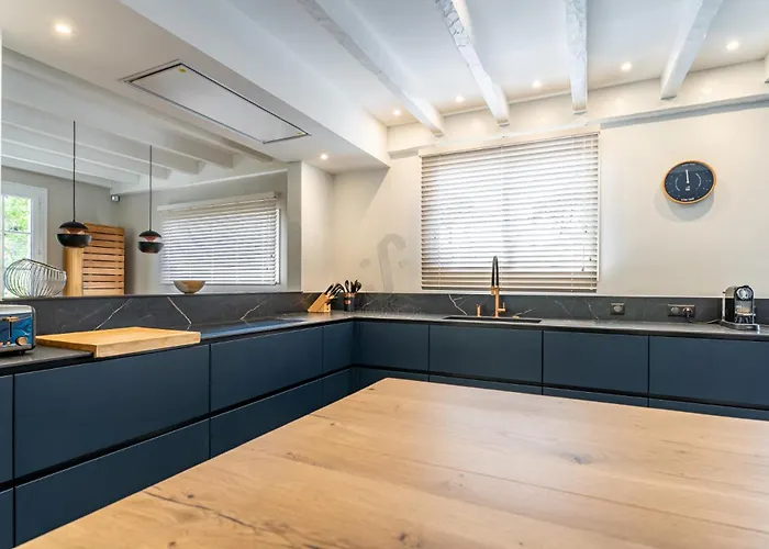 Superbe De Avec Piscine Chauffee Et Jacuzzi Proche Des Plages *