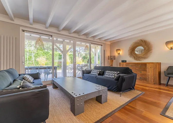 Villa Superbe De Avec Piscine Chauffee Et Jacuzzi Proche Des Plages *