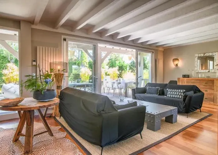 Superbe De Avec Piscine Chauffee Et Jacuzzi Proche Des Plages Villa *