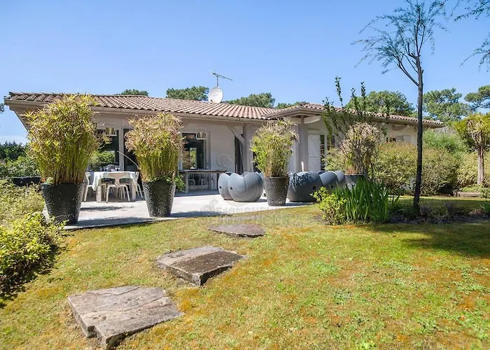 Superbe De Avec Piscine Chauffee Et Jacuzzi Proche Des Plages Villa *
