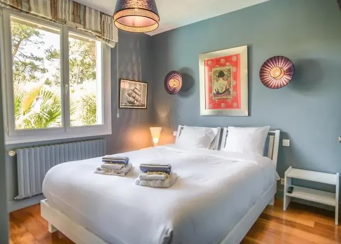 Villa Superbe De Avec Piscine Chauffee Et Jacuzzi Proche Des Plages *