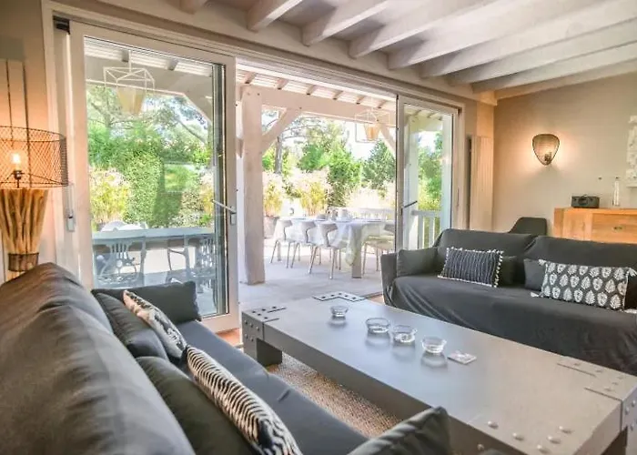 Villa Superbe De Avec Piscine Chauffee Et Jacuzzi Proche Des Plages